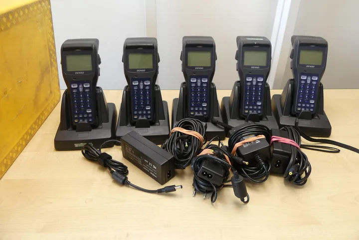 5x Denso Handheld-Scanner mit Ladestation Umfang: nur der Inhalt, ohne Kiste